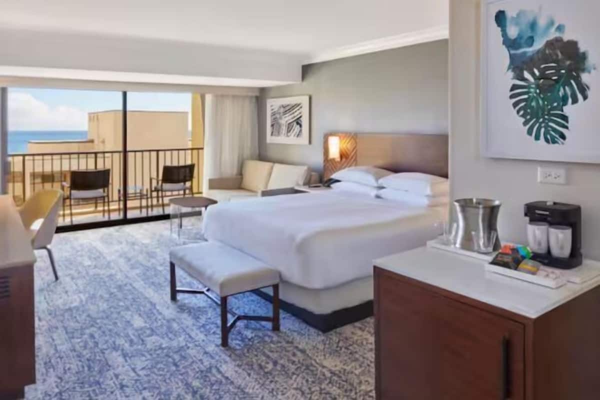 1 bedroom, premium bedding, in-room safe, desk