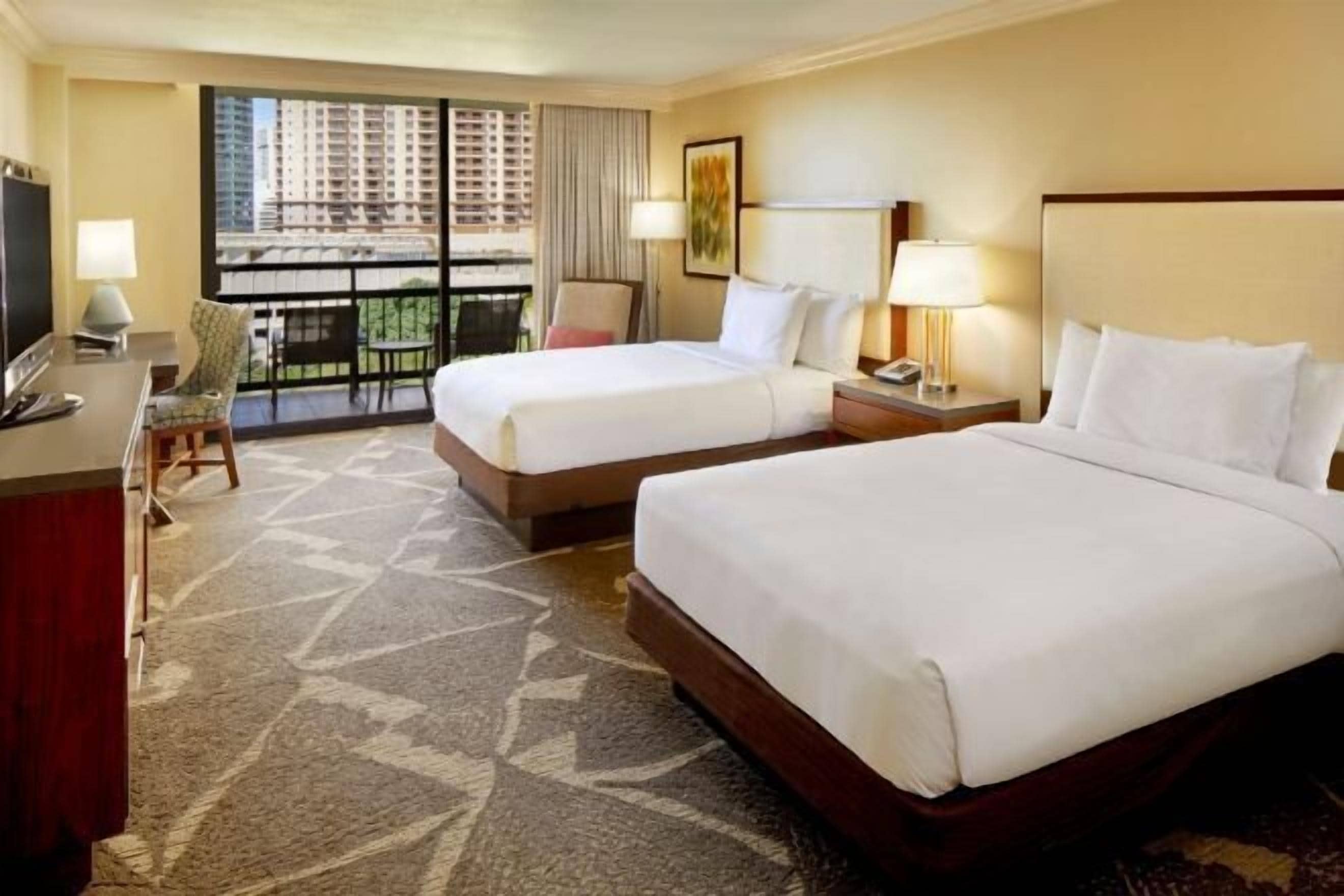 高級寢具、房內夾萬、書桌、手提電腦工作空間