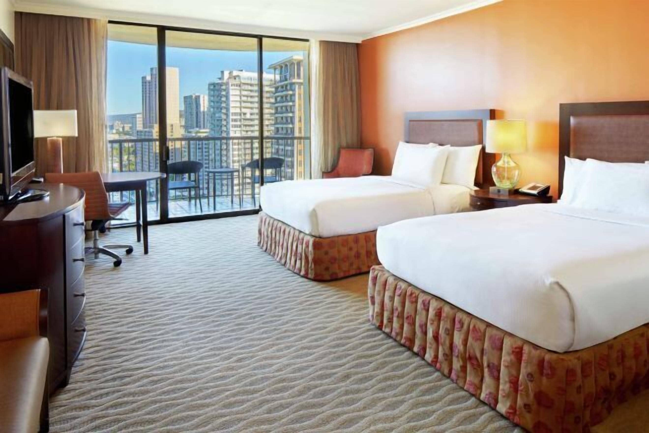 高級寢具、房內夾萬、書桌、手提電腦工作空間