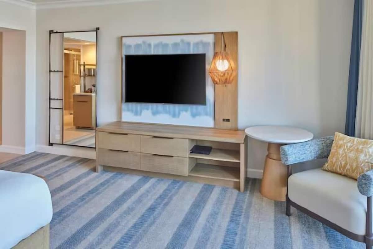 1 bedroom, premium bedding, in-room safe, desk