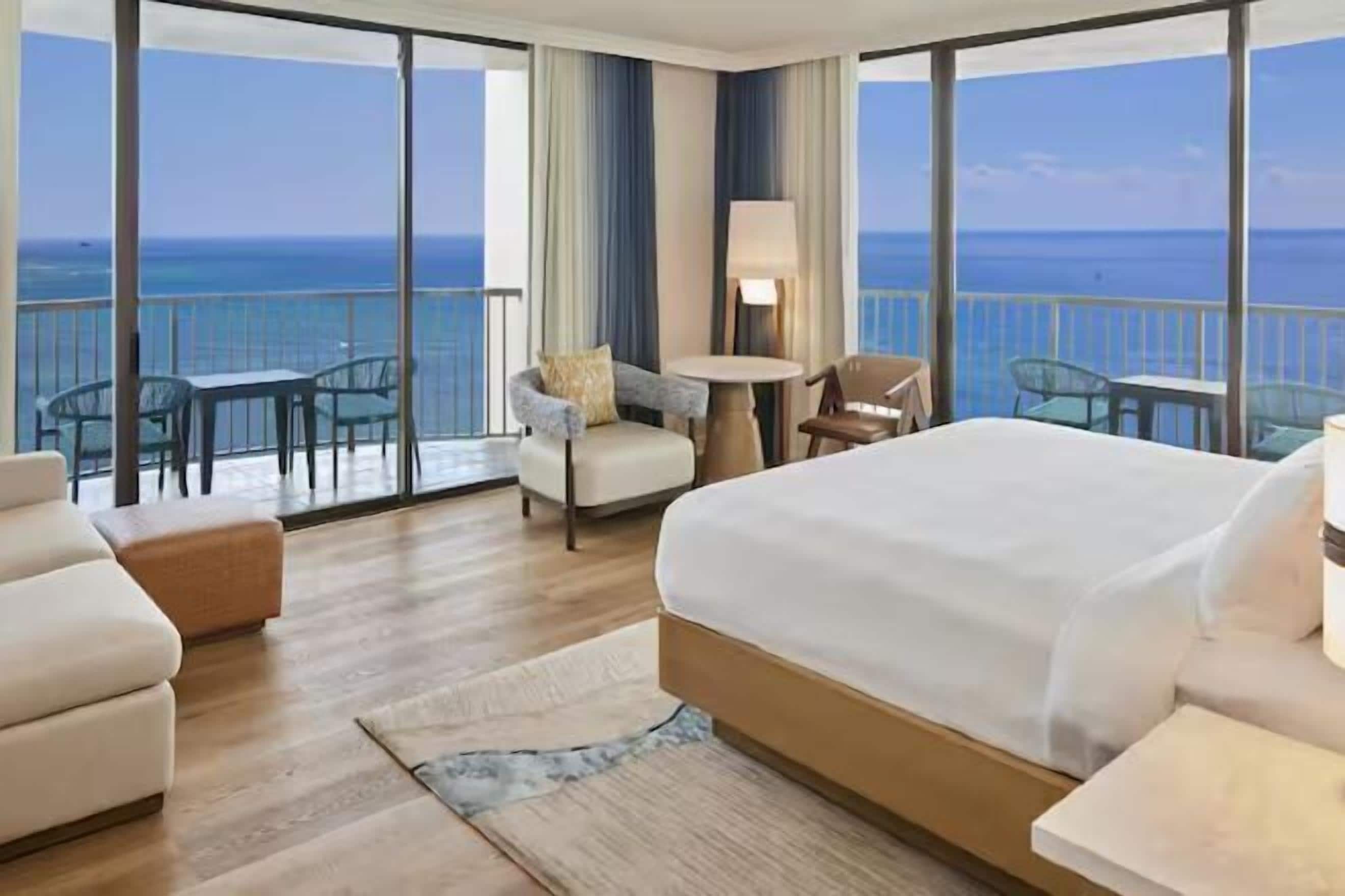 高級寢具、房內夾萬、書桌、手提電腦工作空間