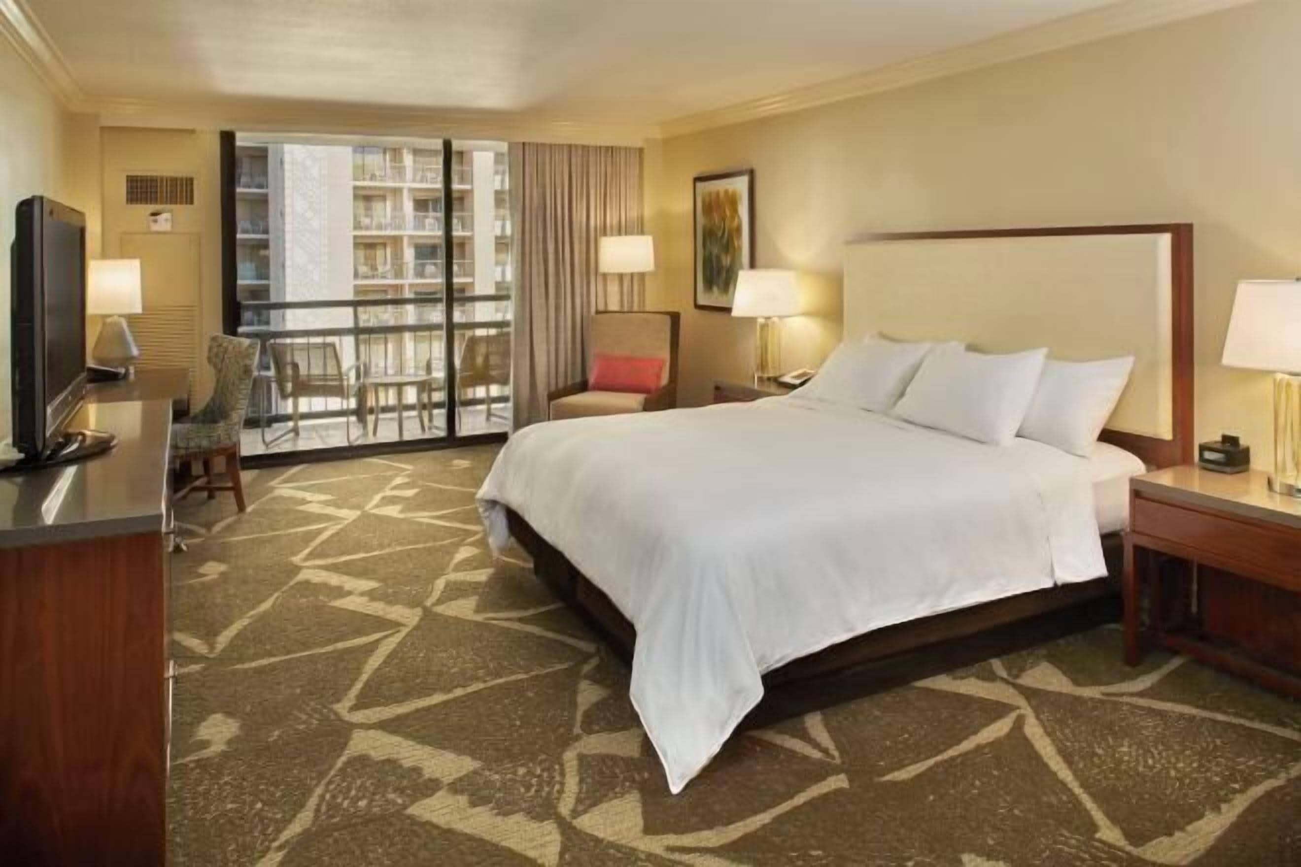 高級寢具、房內夾萬、書桌、手提電腦工作空間