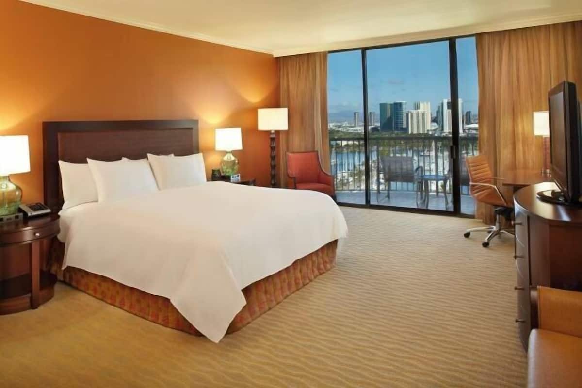 1 bedroom, premium bedding, in-room safe, desk