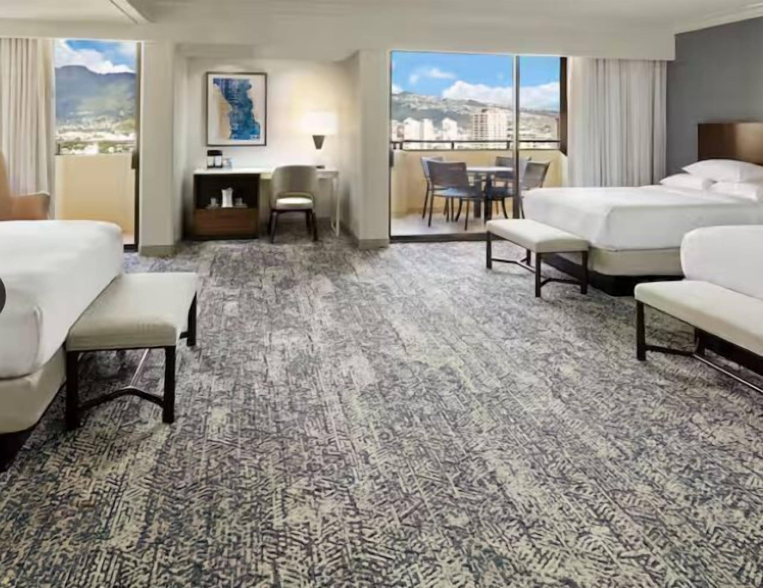 高級寢具、房內夾萬、書桌、手提電腦工作空間