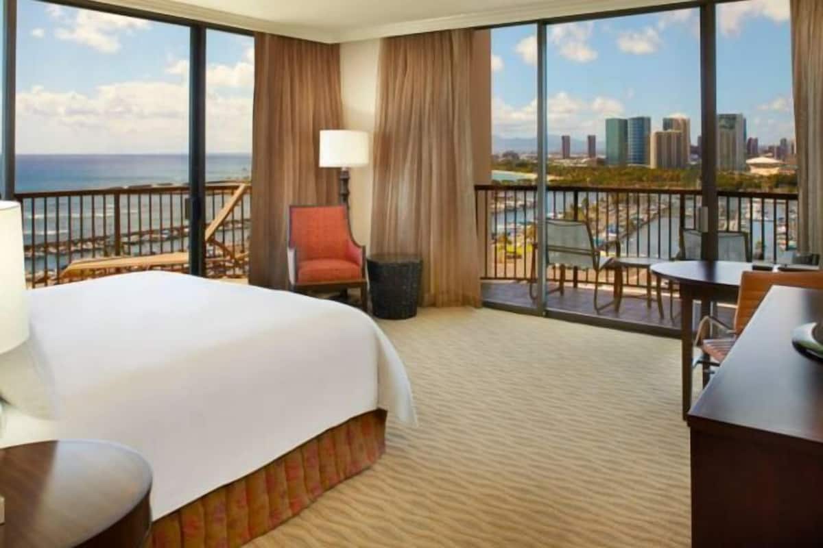 1 bedroom, premium bedding, in-room safe, desk