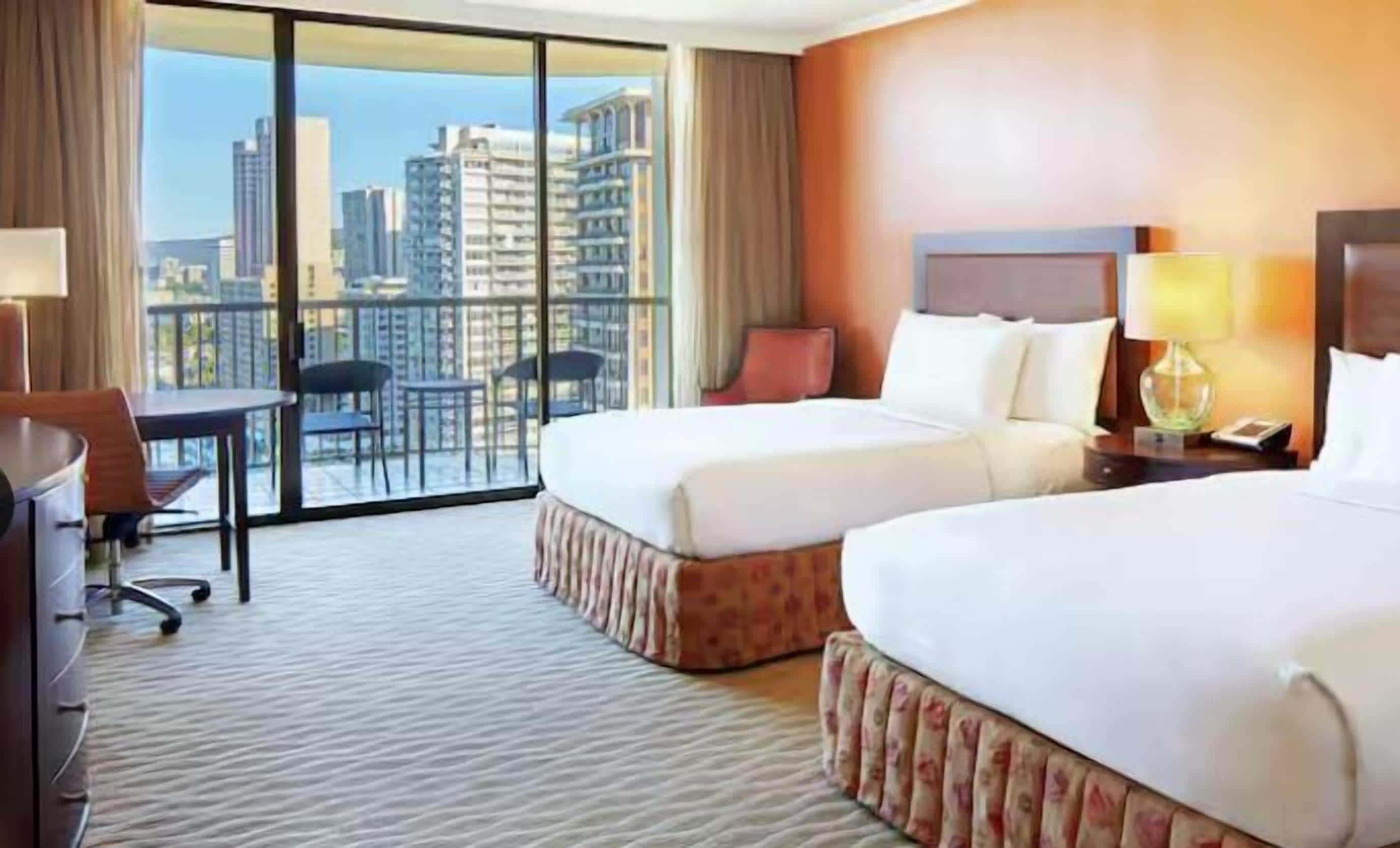 高級寢具、房內夾萬、書桌、手提電腦工作空間