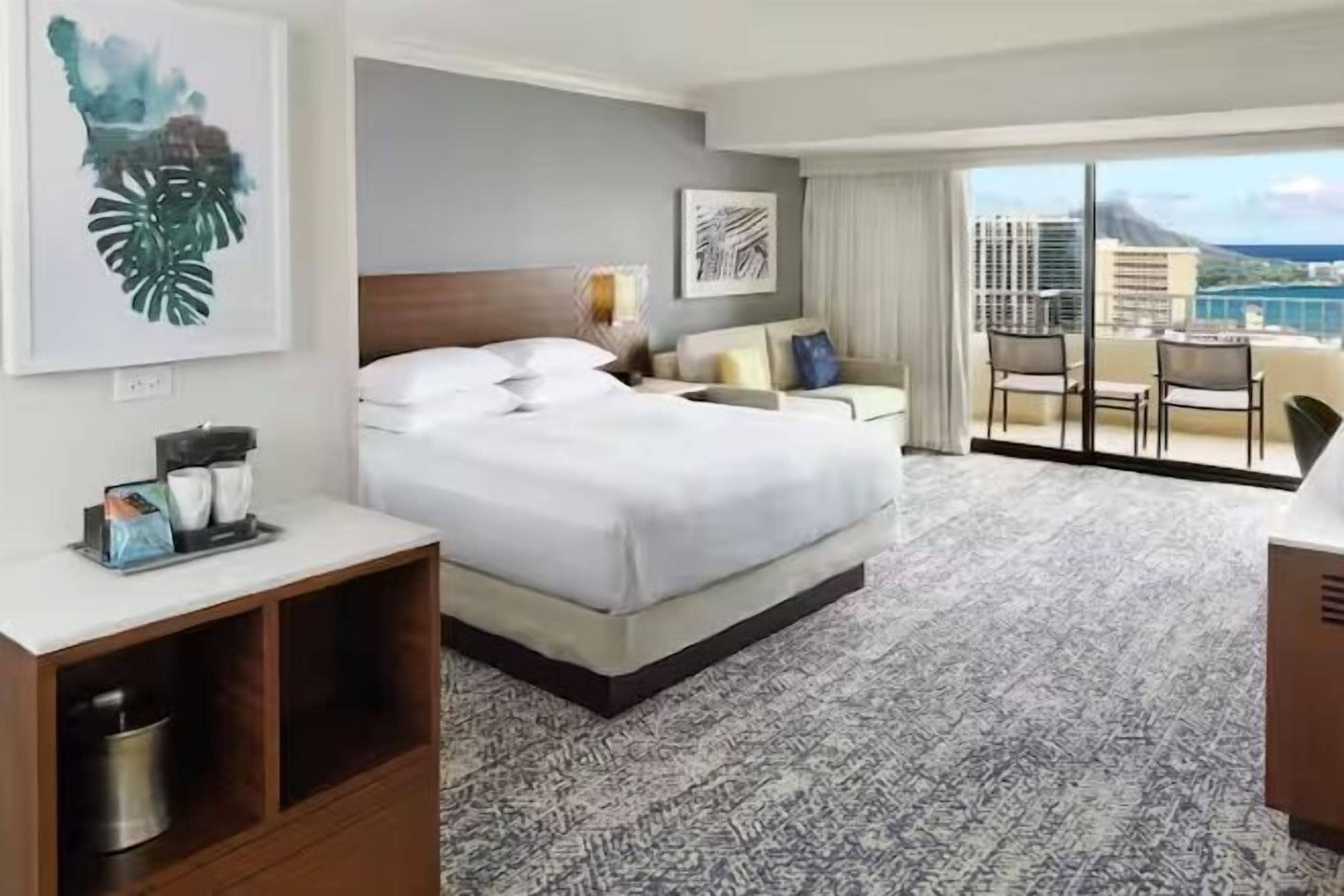 高級寢具、房內夾萬、書桌、手提電腦工作空間