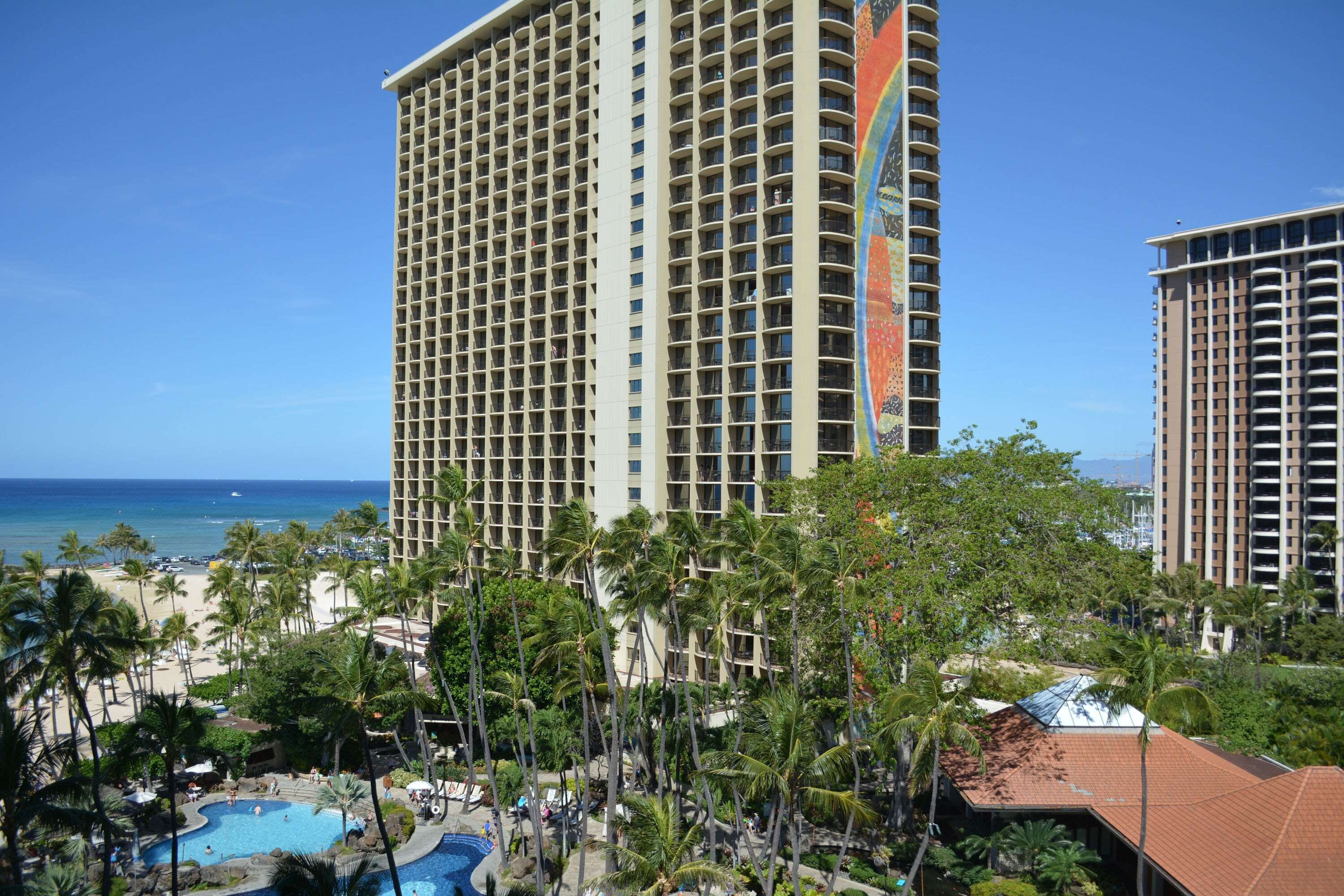 Premium bedding, in-room safe, desk, laptop workspace