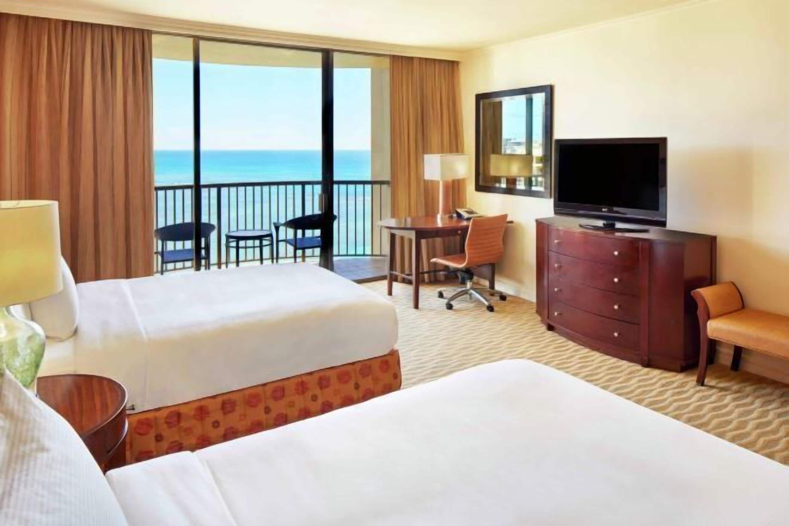 高級寢具、房內夾萬、書桌、手提電腦工作空間