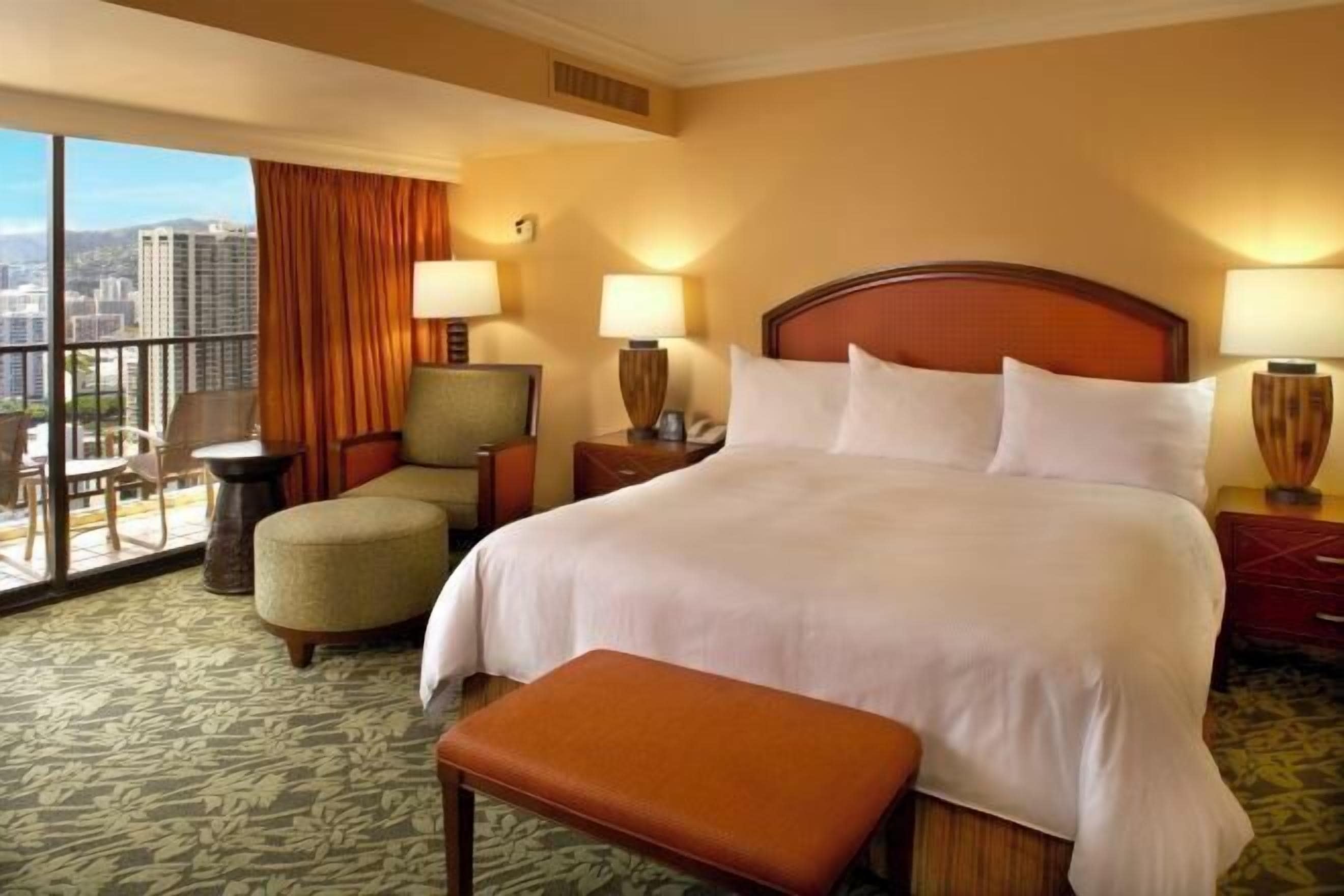 高級寢具、房內夾萬、書桌、手提電腦工作空間