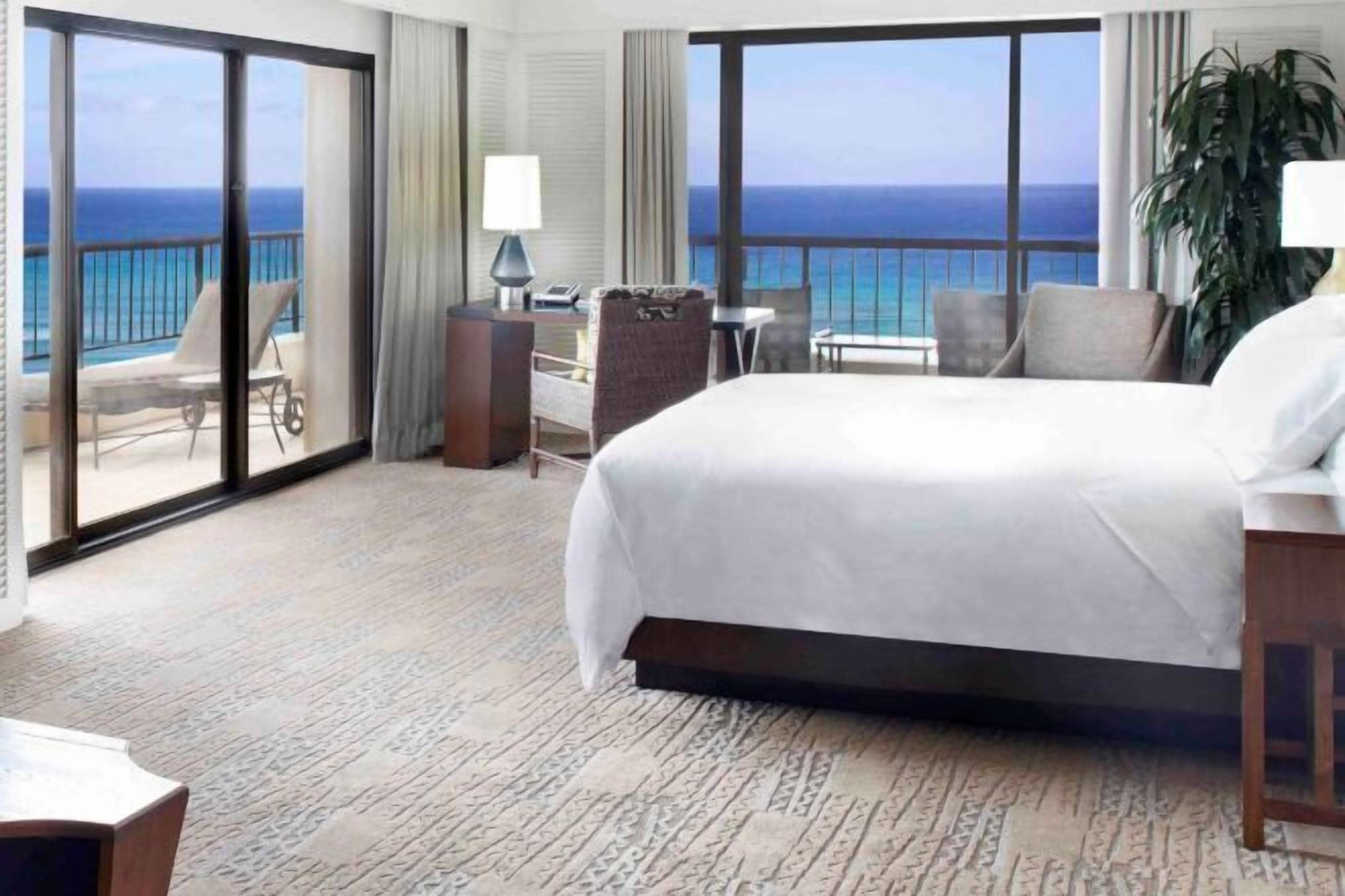 高級寢具、房內夾萬、書桌、手提電腦工作空間