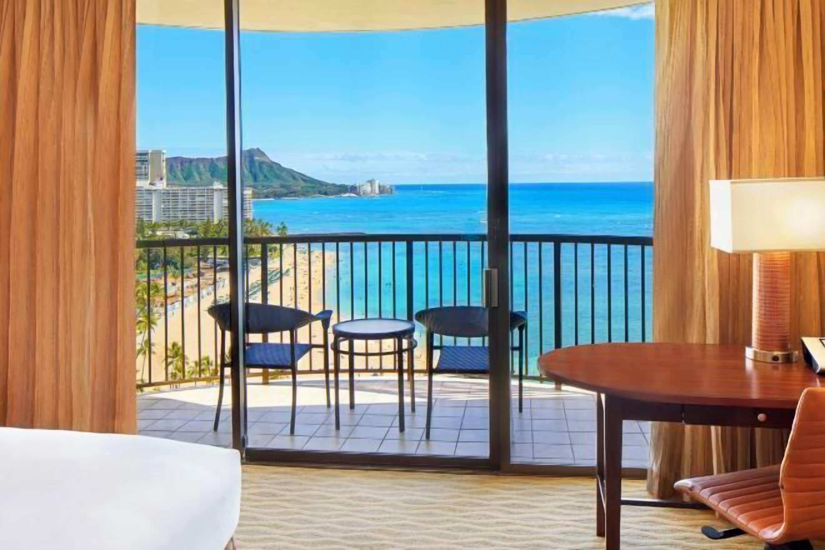 高級寢具、房內夾萬、書桌、手提電腦工作空間