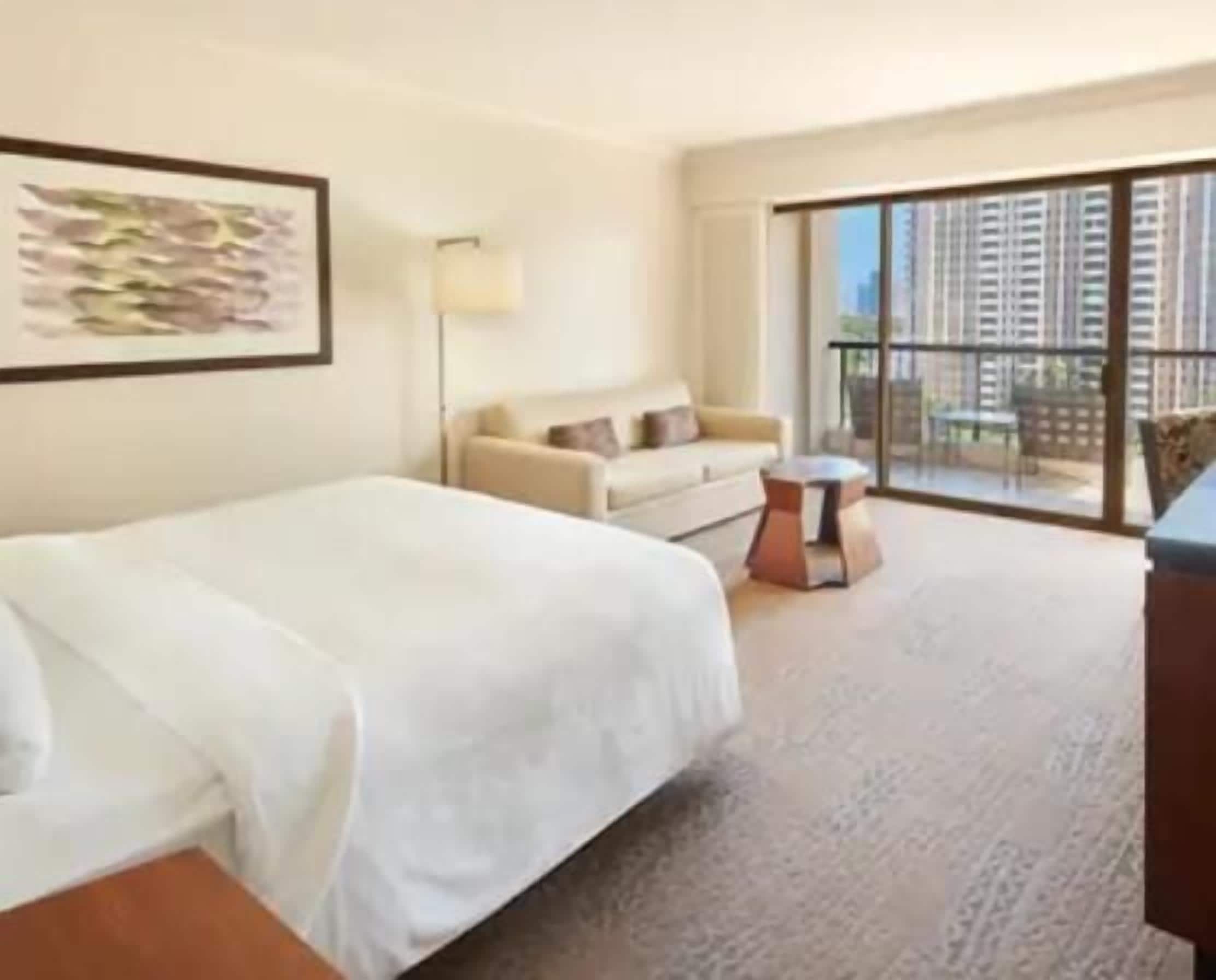 高級寢具、房內夾萬、書桌、手提電腦工作空間