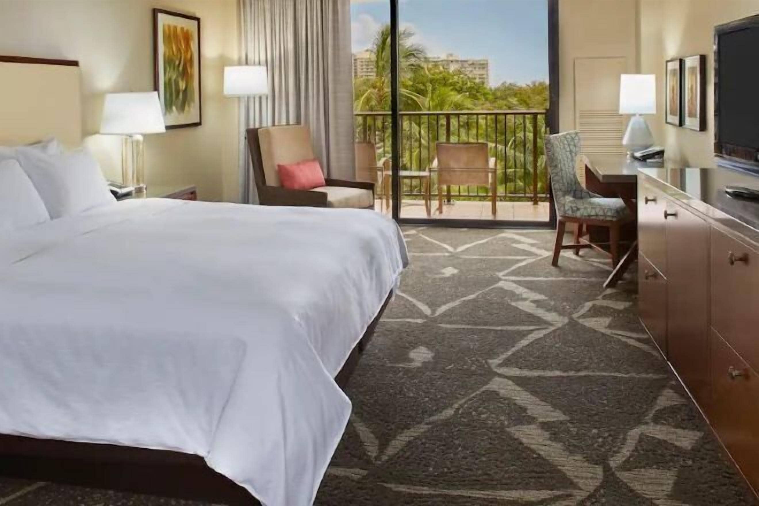 高級寢具、房內夾萬、書桌、手提電腦工作空間