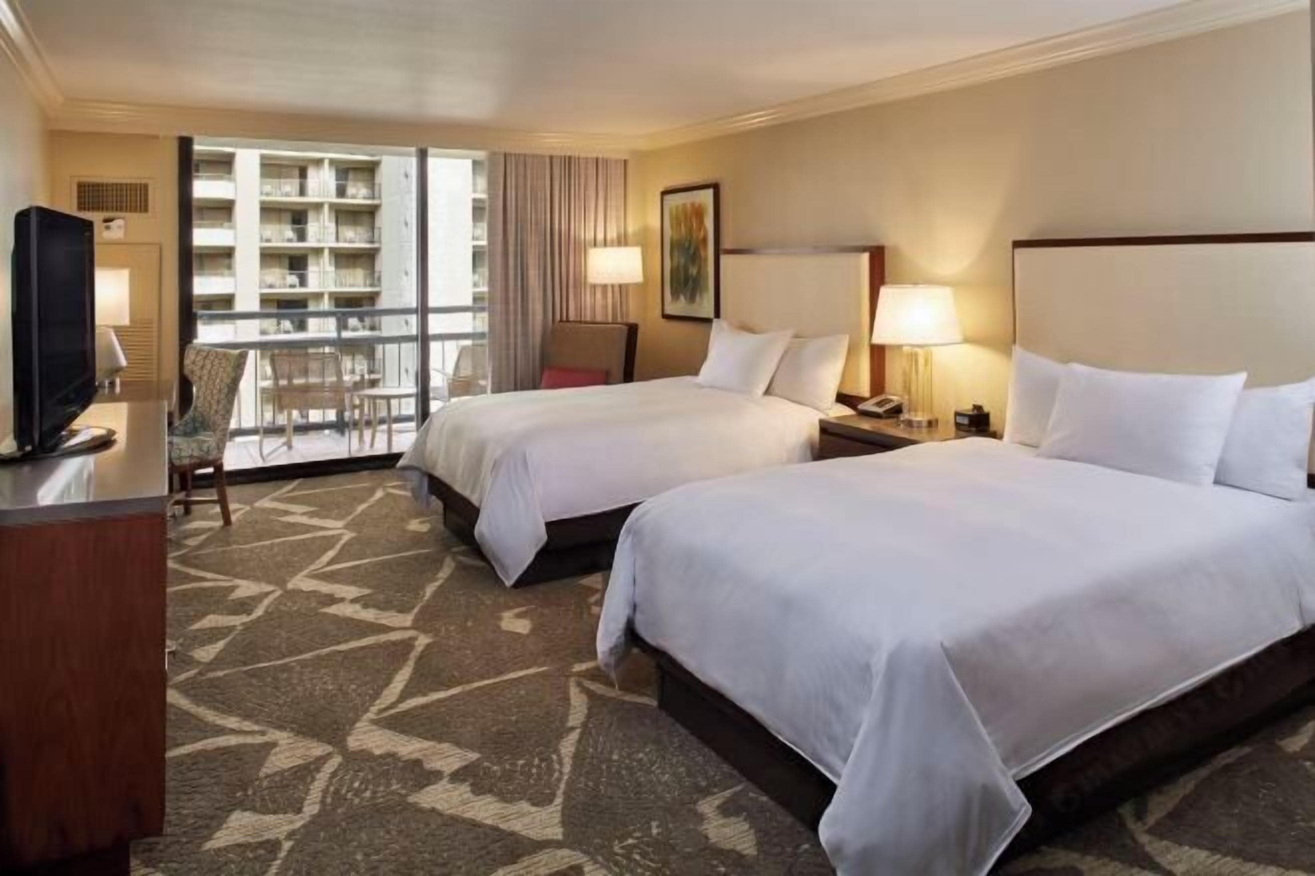 高級寢具、房內夾萬、書桌、手提電腦工作空間