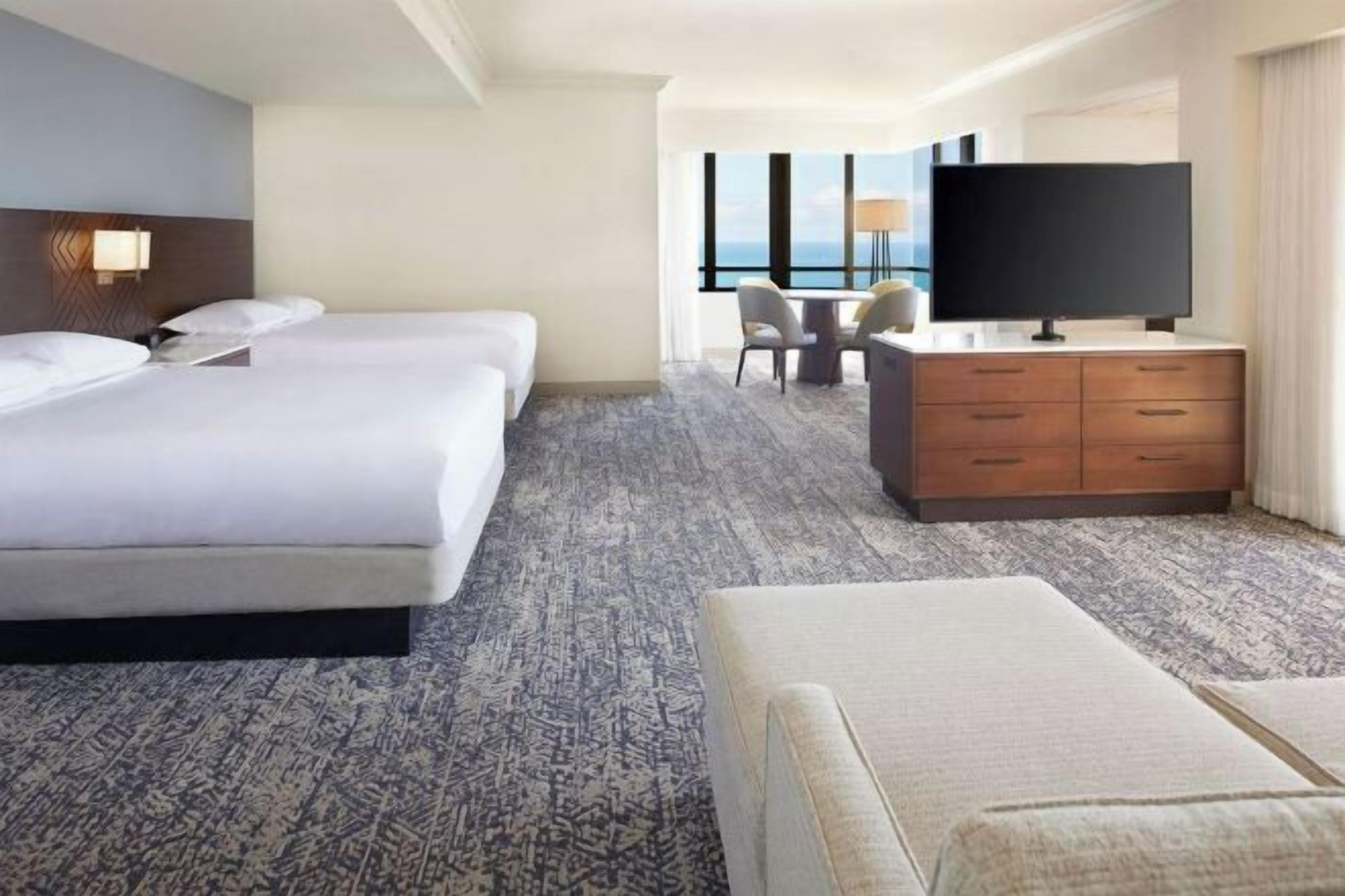 高級寢具、房內夾萬、書桌、手提電腦工作空間