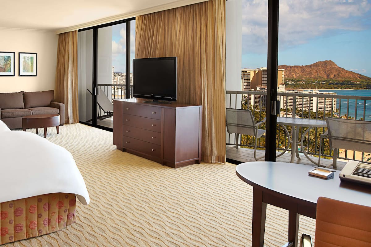 Phòng Suite Junior, 1 giường cỡ king, sát bãi biển (Rainbow Tower) | 1 phòng ngủ, bộ đồ giường cao cấp, két bảo mật tại phòng, bàn