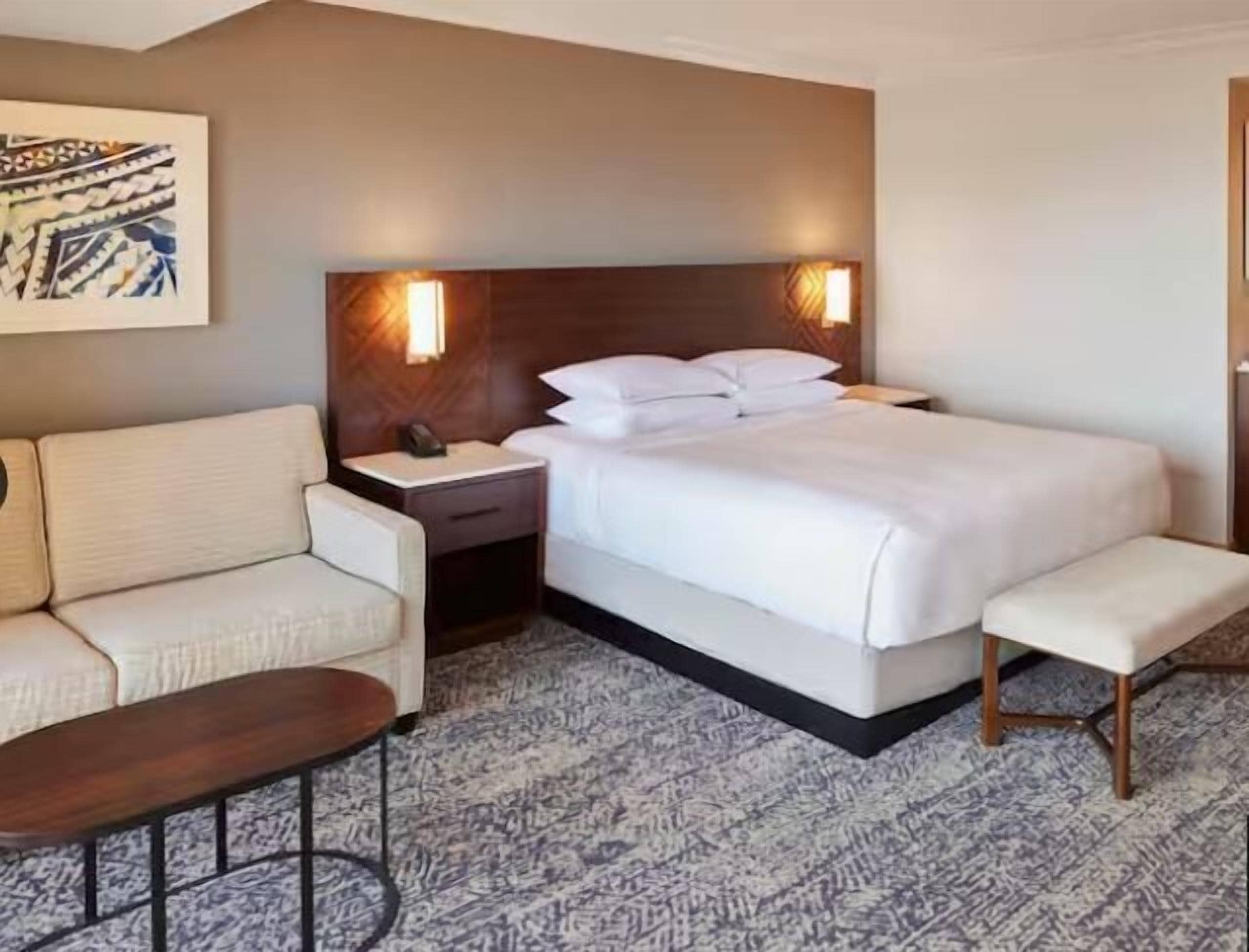 高級寢具、房內 夾萬、書桌、手提電腦工作空間