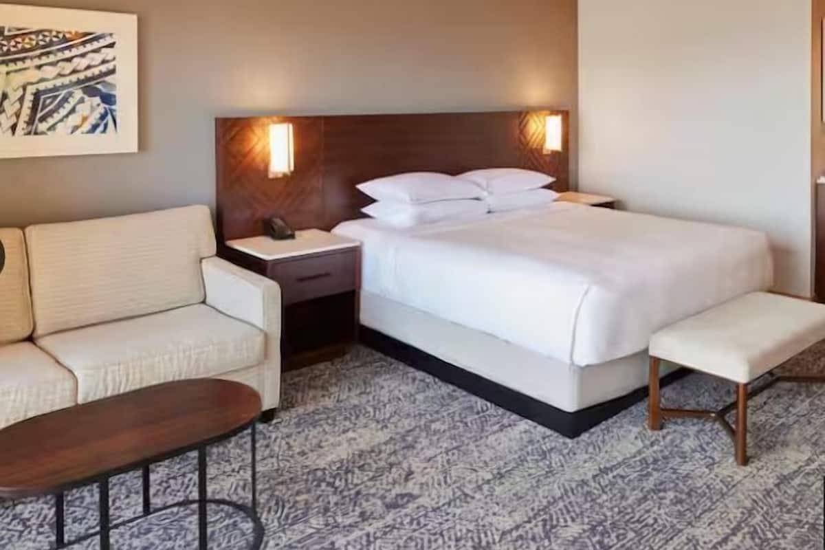 1 bedroom, premium bedding, in-room safe, desk