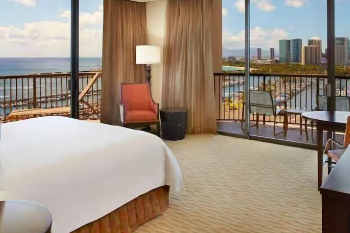 1 bedroom, premium bedding, in-room safe, desk