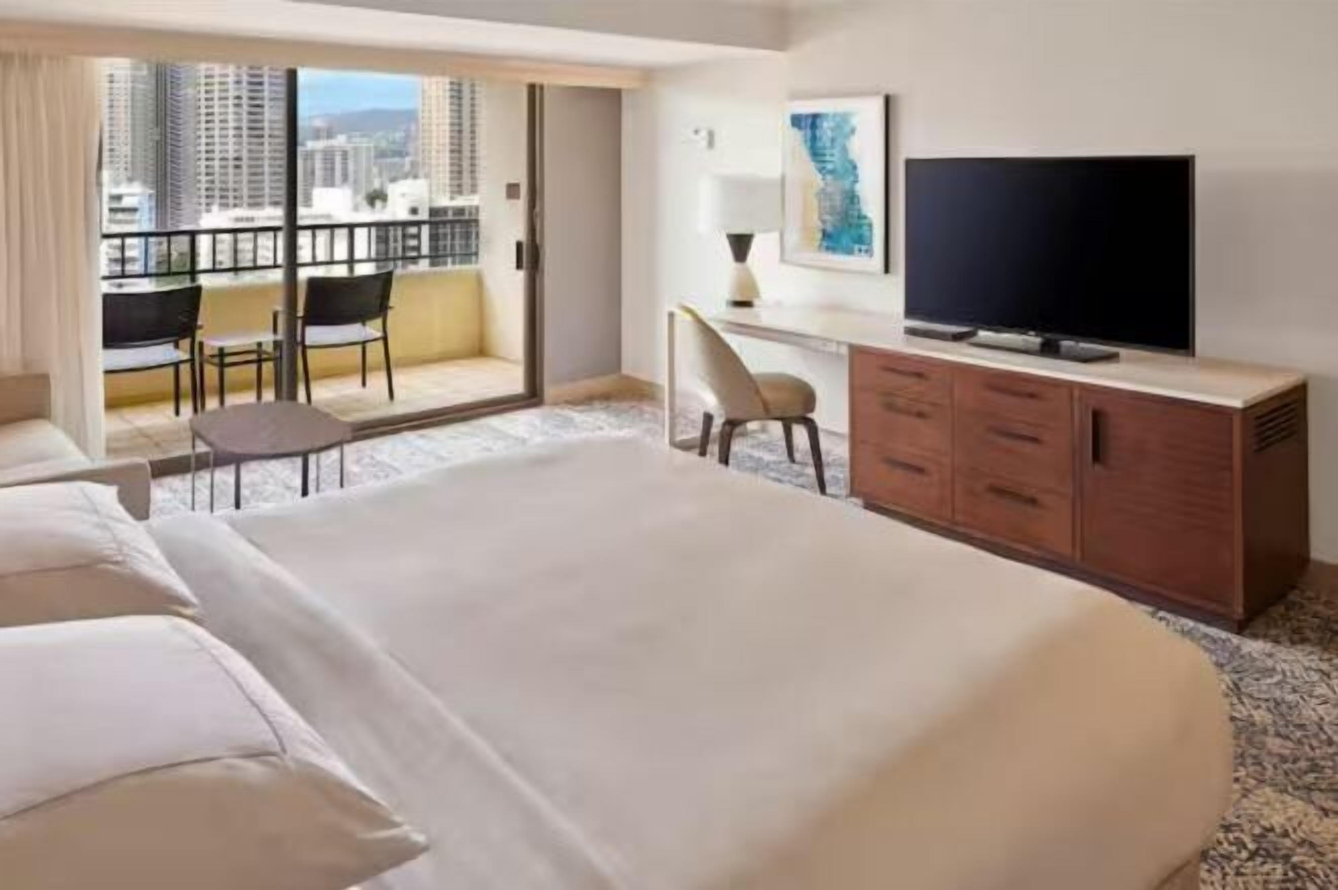 高級寢具、房內夾萬、書桌、手提電腦工作空間