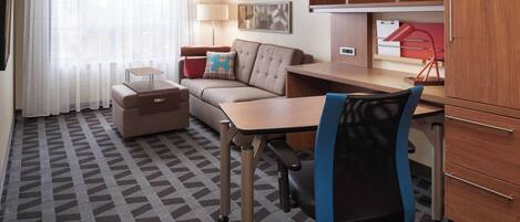 Suite, 1 habitación, para no fumadores | Camas con pillow-top, cortinas blackout y tabla de planchar con plancha