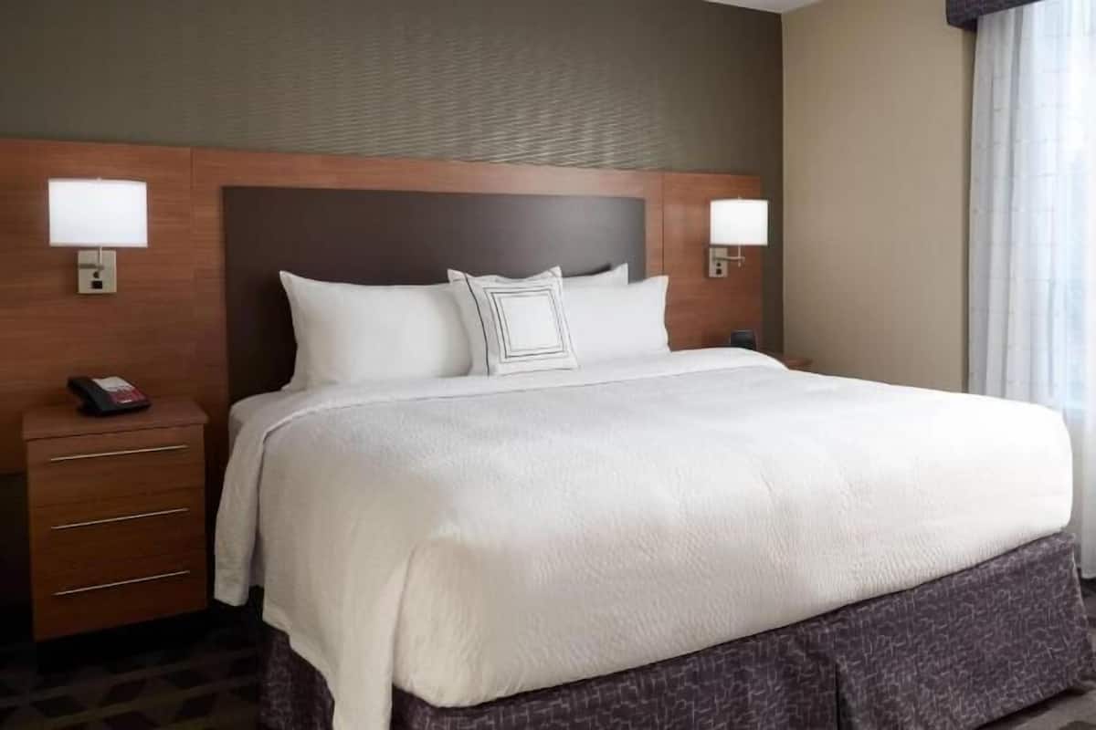 Pillowtop-Betten, Verdunkelungsvorhänge, Bügeleisen/Bügelbrett