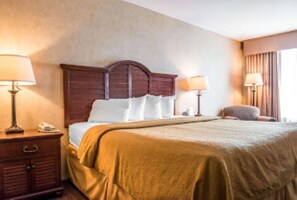 In-room safe, desk, soundproofing, iron/ironing board - Quality Inn Pittsburgh Airport (Oakdale)