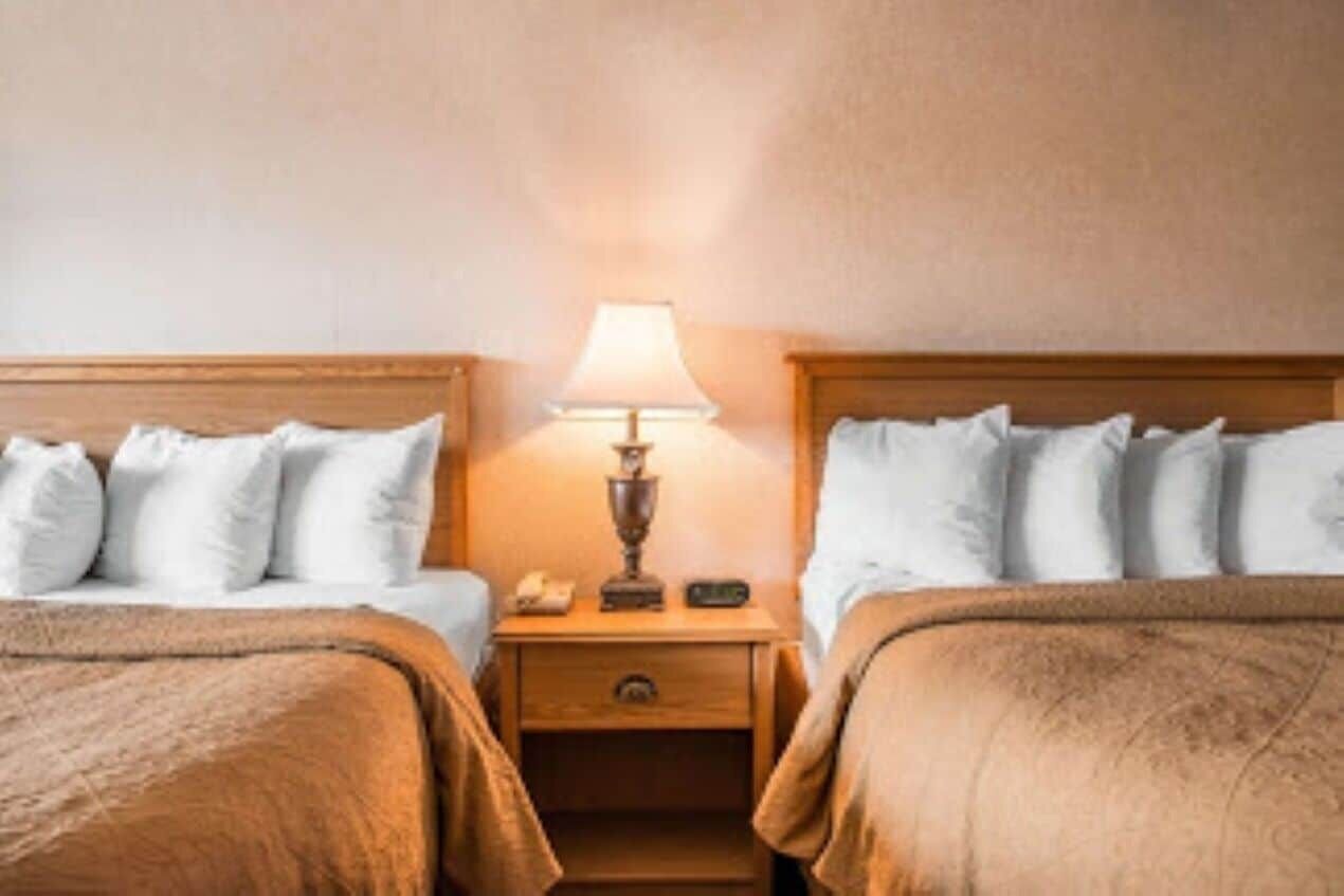 Caja de seguridad en la habitación, escritorio y insonorización 