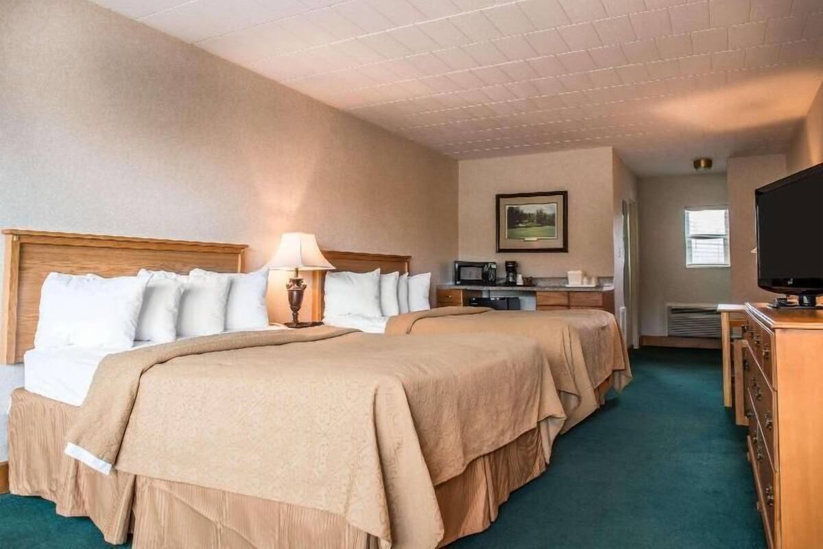 In-room safe, desk, soundproofing, iron/ironing board