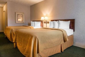 In-room safe, desk, soundproofing, iron/ironing board - Quality Inn Pittsburgh Airport (Oakdale)
