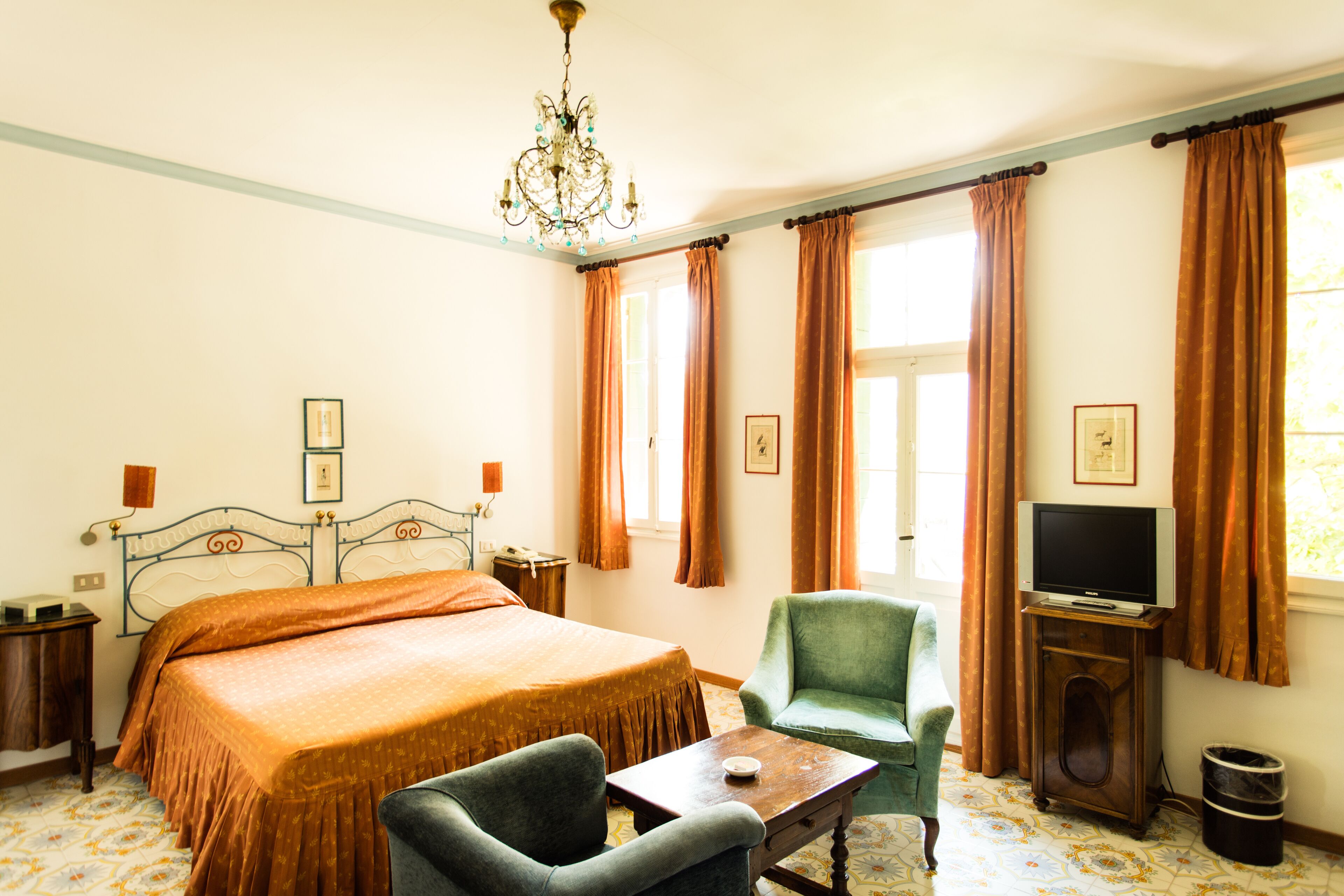 Egyptian cotton sheets, premium bedding, minibar, in-room safe