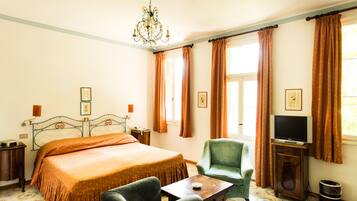 Egyptian cotton sheets, premium bedding, minibar, in-room safe