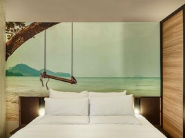 Apartamento superior, 1 cama Queen | Frigobar, cofres nos quartos, escrivaninha, cortinas blackout