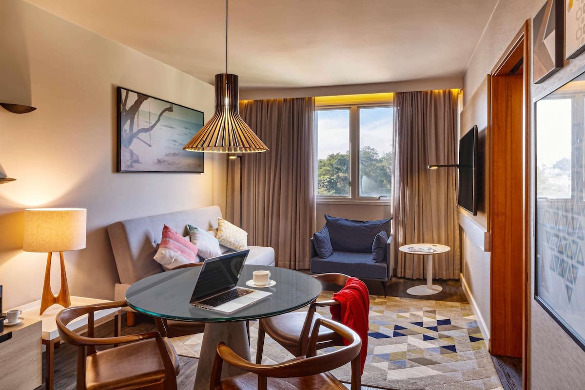 Suite, 1 trĂšs grand lit (Master) | Minibar, coffre-fort, bureau, rideaux dâobscurcissement