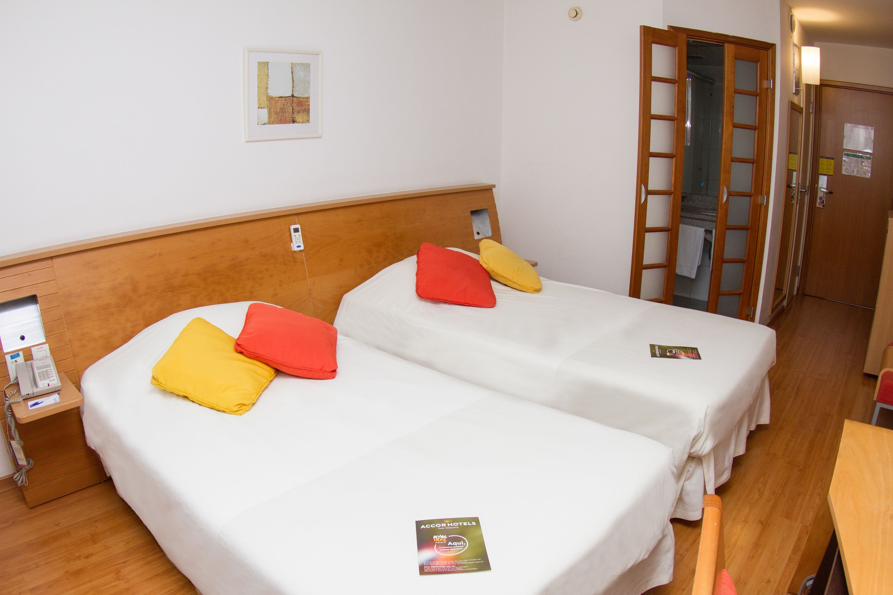 standard apartment, 2 single beds | minibar, in-room safe, desk, blackout curtains