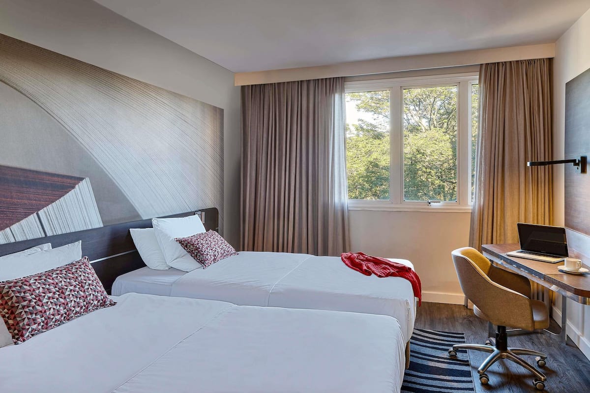 Superior Apartment, 2 Twin Beds | Minibar, in-room safe, desk, blackout drapes