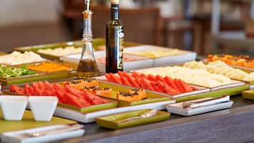 Desayuno buffet diario (BRL 68 por persona)