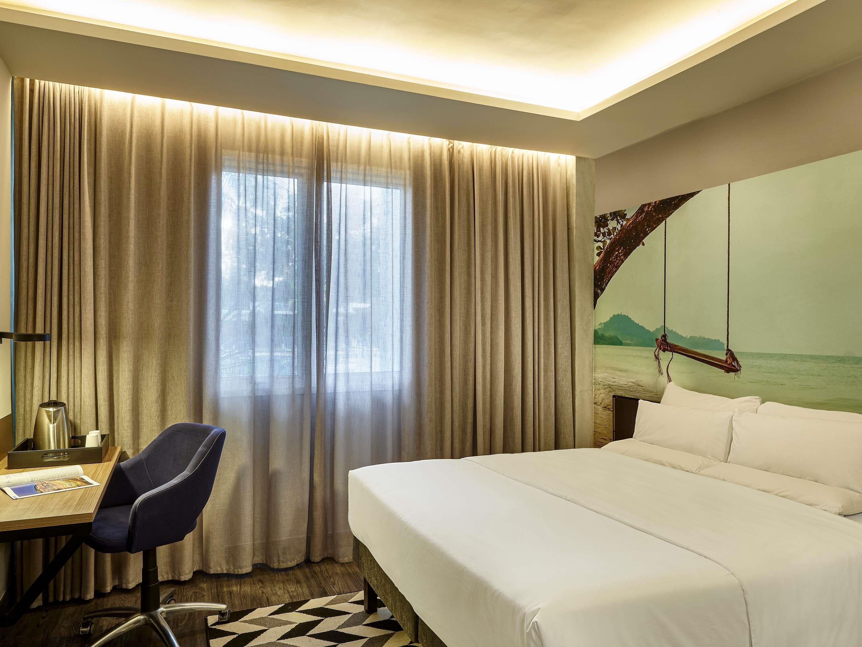 Superior-huoneisto, 1 keskisuuri parisänky | Minibaari, tallelokero huoneessa, työpöytä, pimennysverhot