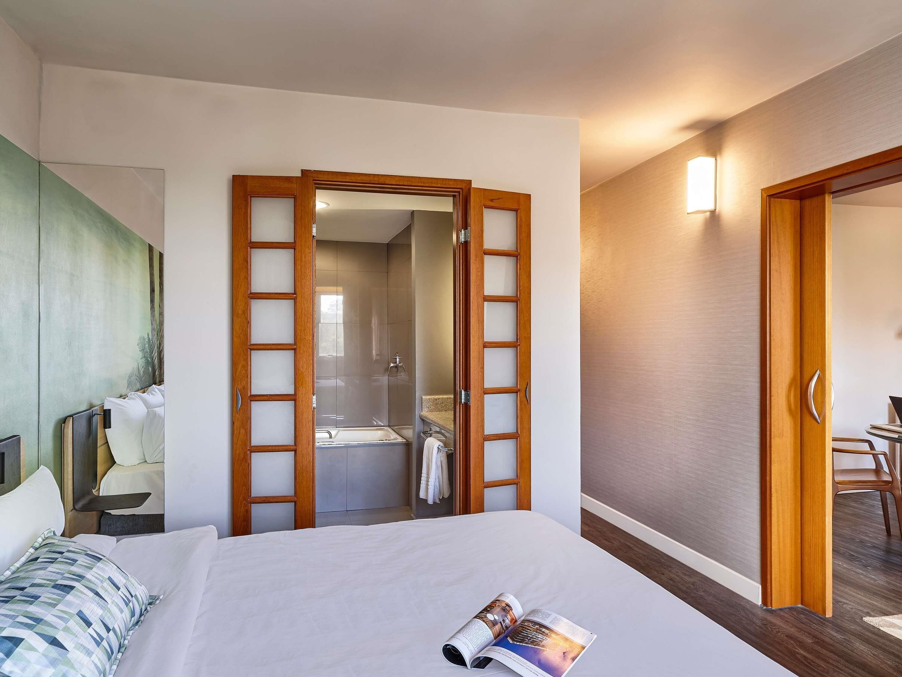 Suite, 1 King Bed (Master) | Minibar, in-room safe, desk, blackout curtains