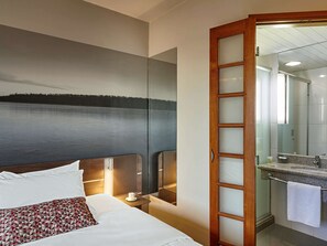 Apartamento superior, 1 cama de matrimonio grande | Minibar, caja fuerte, escritorio y cortinas opacas