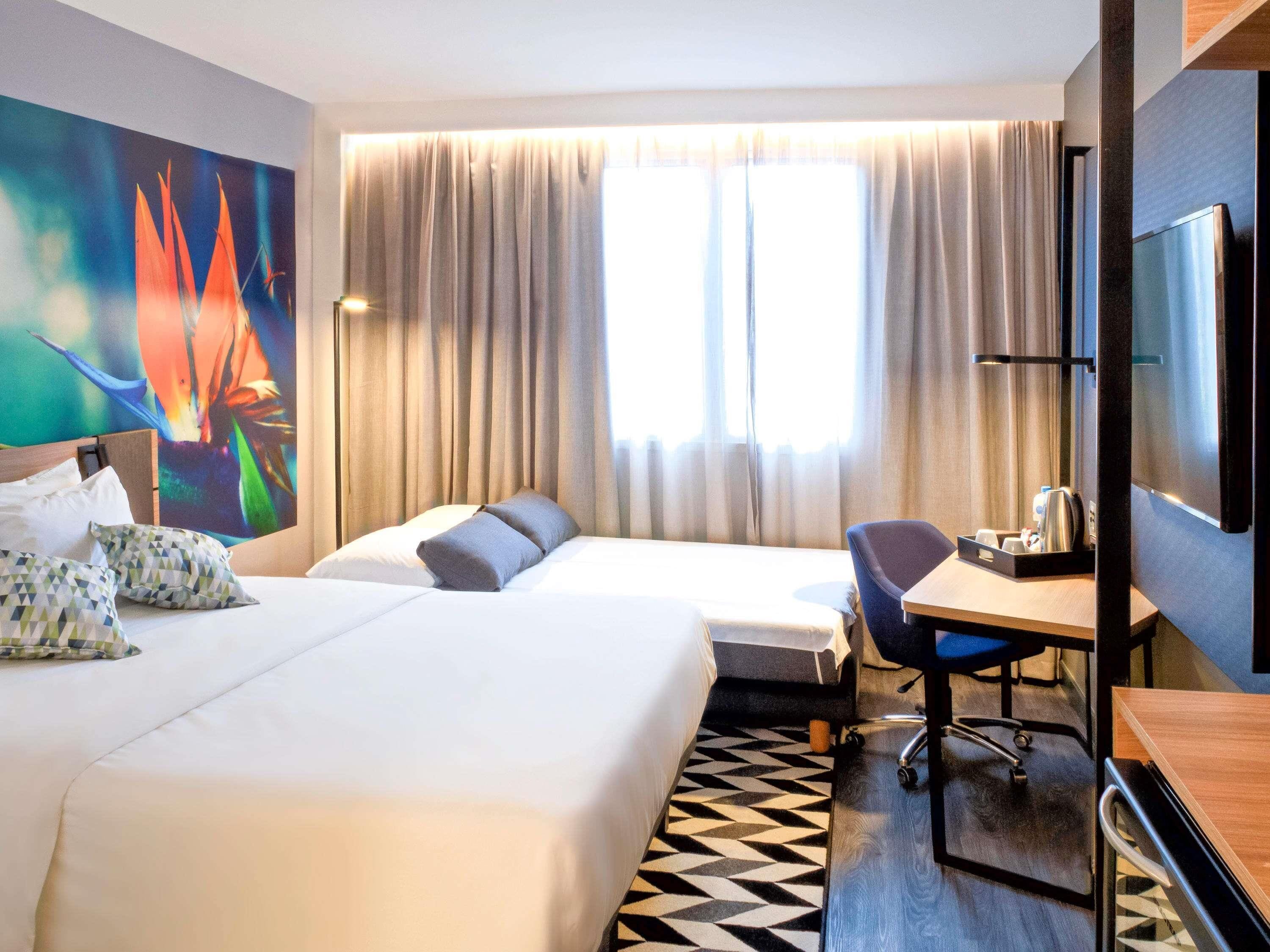 Superior-huone, 1 keskisuuri parisänky ja vuodesohva | Minibaari, tallelokero huoneessa, työpöytä, pimennysverhot