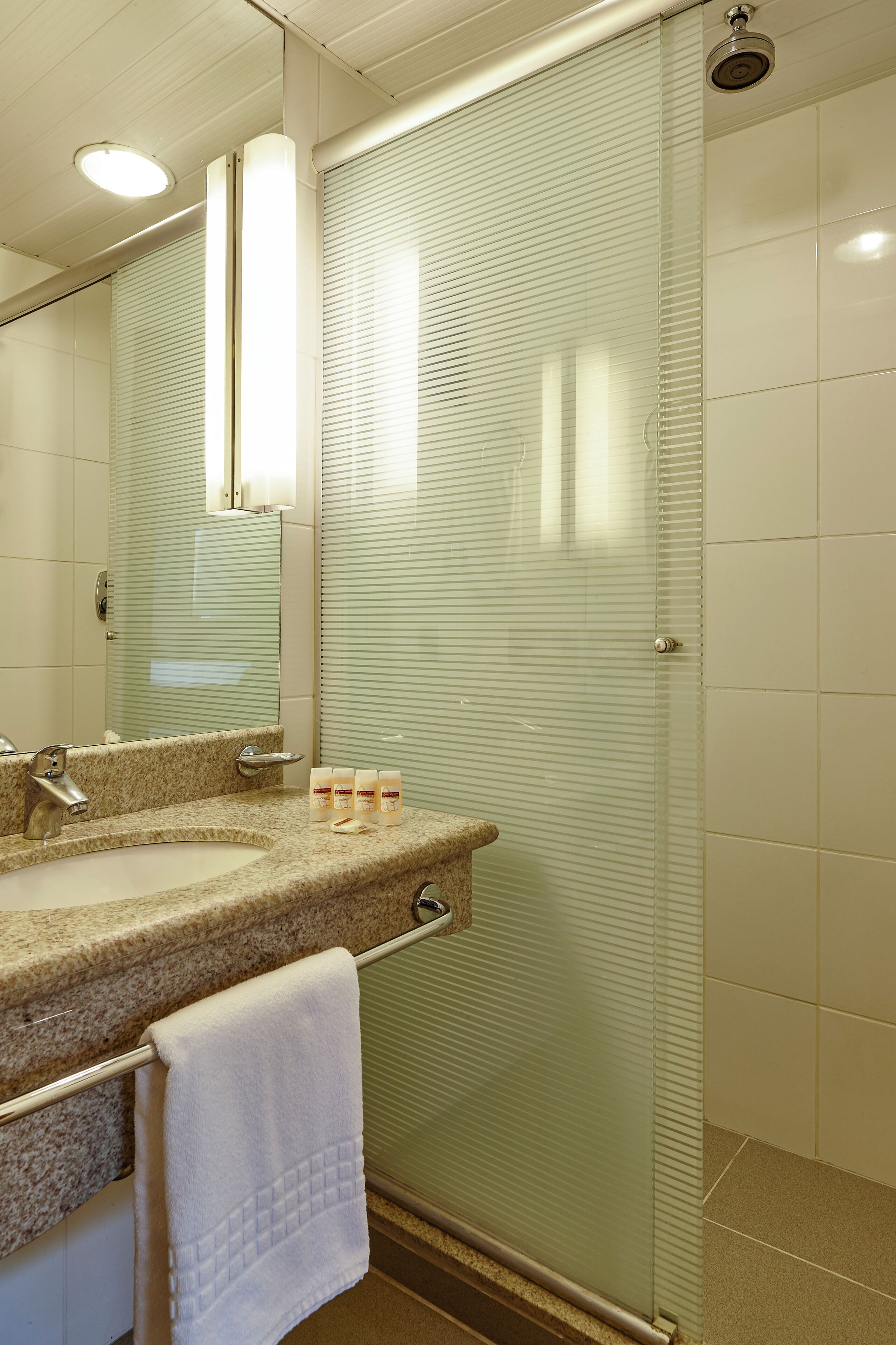 standard apartment, 2 single beds | bathroom | shower, eco-friendly toiletries, hair dryer, towels