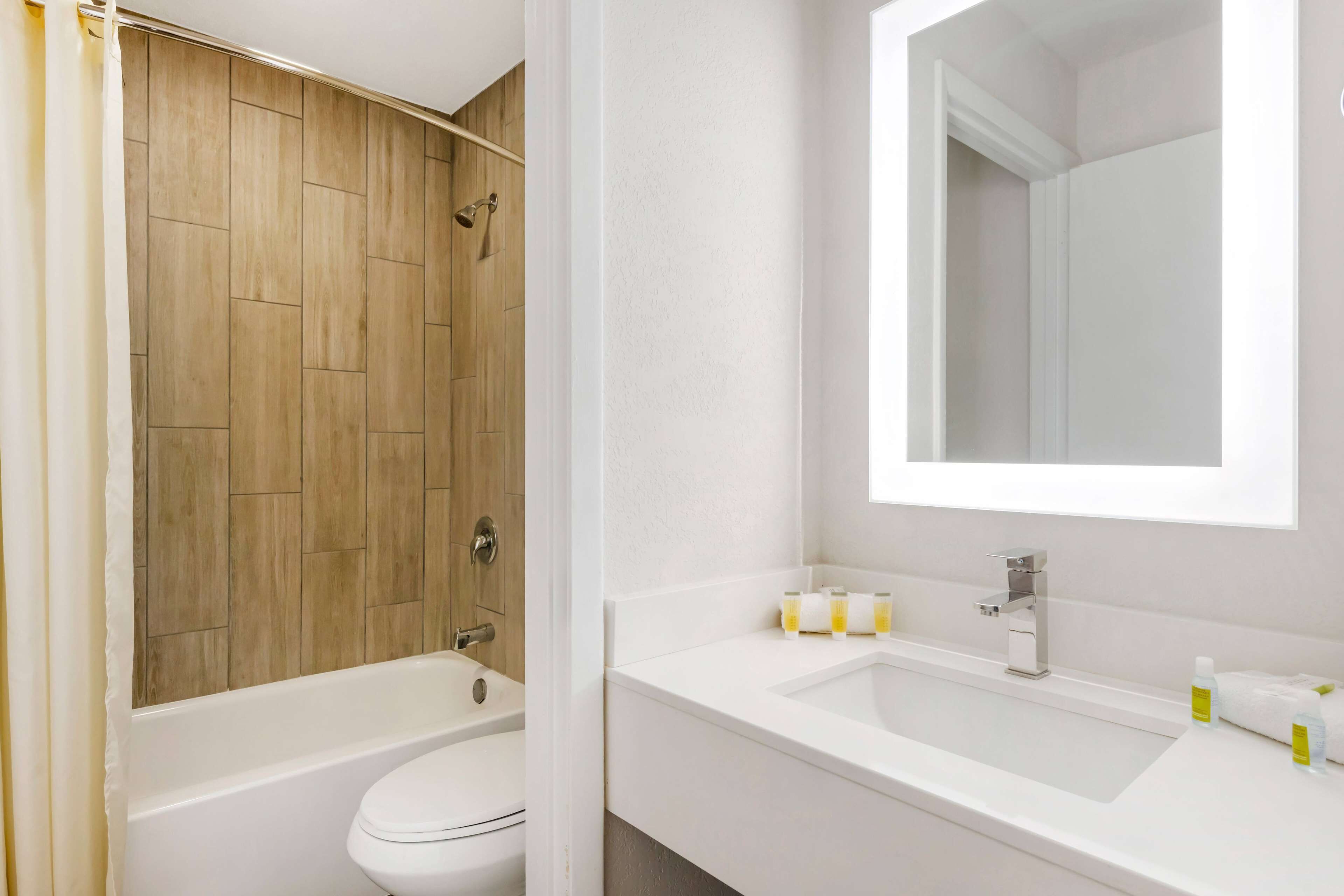 Foto - Super 8 by Wyndham Orlando Near Florida Mall