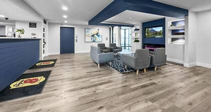 Super 8 by Wyndham Orlando Near Florida Mall