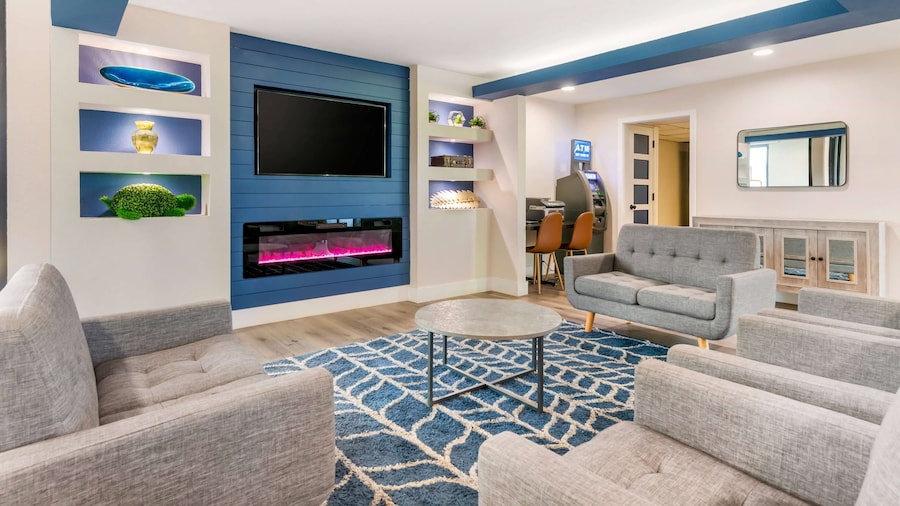 Super 8 by Wyndham Orlando Near Florida Mall