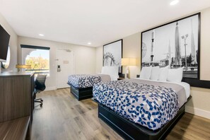 Premium bedding, iron/ironing board, bed sheets - Super 8 by Wyndham Orlando Near Florida Mall (Orlando)