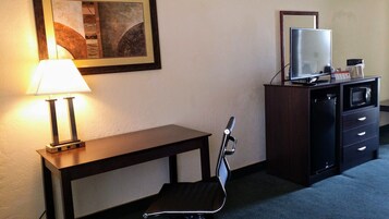 Standard Room, 1 King Bed | Pillowtop beds, in-room safe, desk, blackout drapes