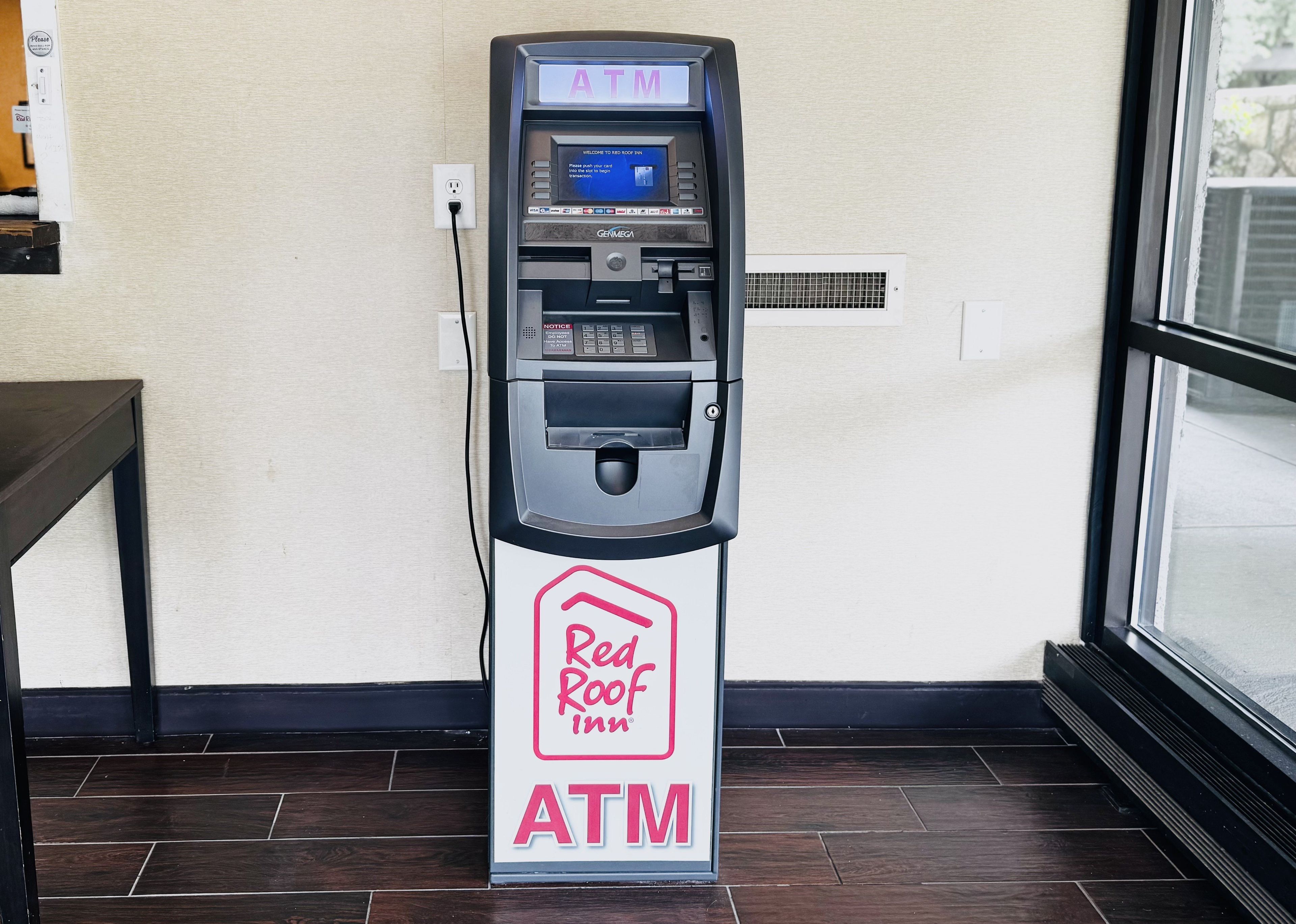 Geldautomat/Bank vor Ort
