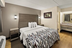 Desk, laptop workspace, blackout drapes, cribs (free) - Red Roof Inn Chapel Hill - UNC (Durham)